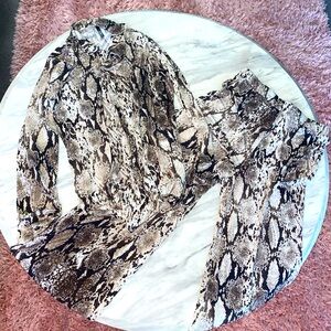 Snake skin 2 piece outfit 🐍🤎 size medium